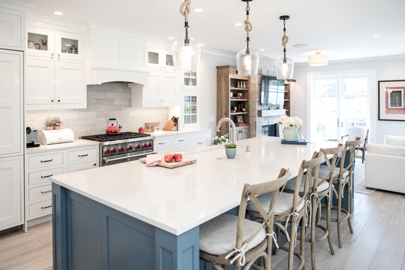 Recessed lighting deals over kitchen island